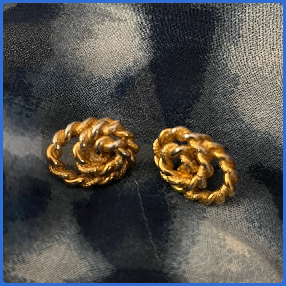 Elegant Gold-Tone Twisted Rope Earrings